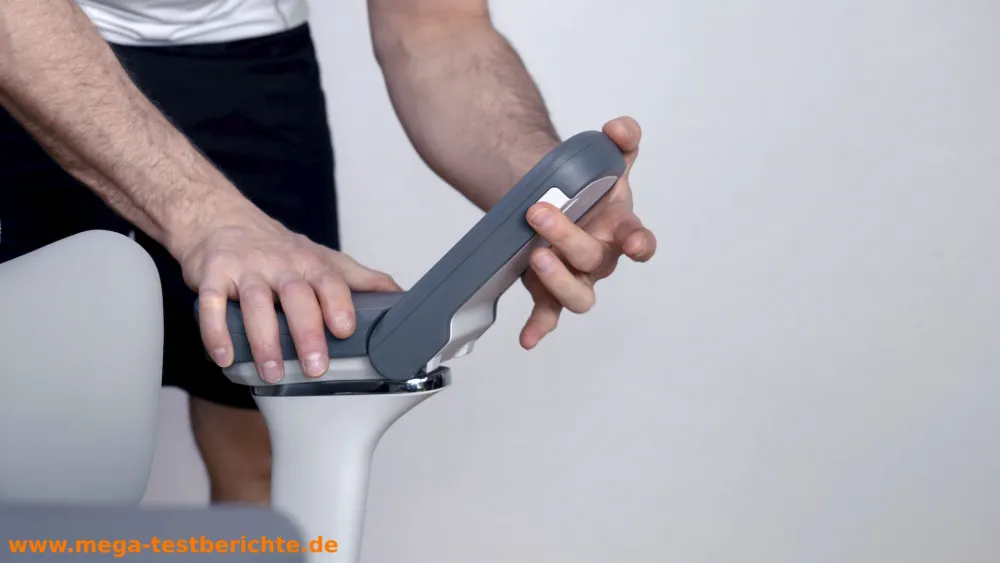 HABADA E3 Pro - Armlehne nach oben klappen