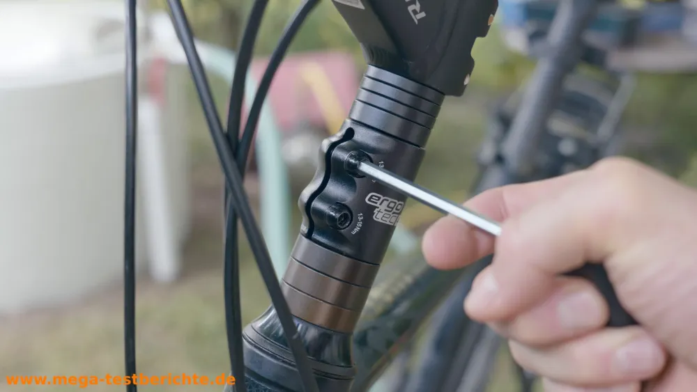 Fahrradlenker erhöhen - Klemmschraube am Adapter