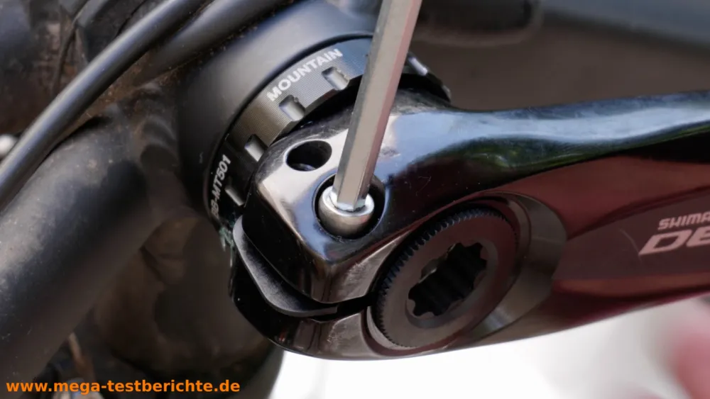 Tretlager tauschen - Schrauben an der Kurbel lösen