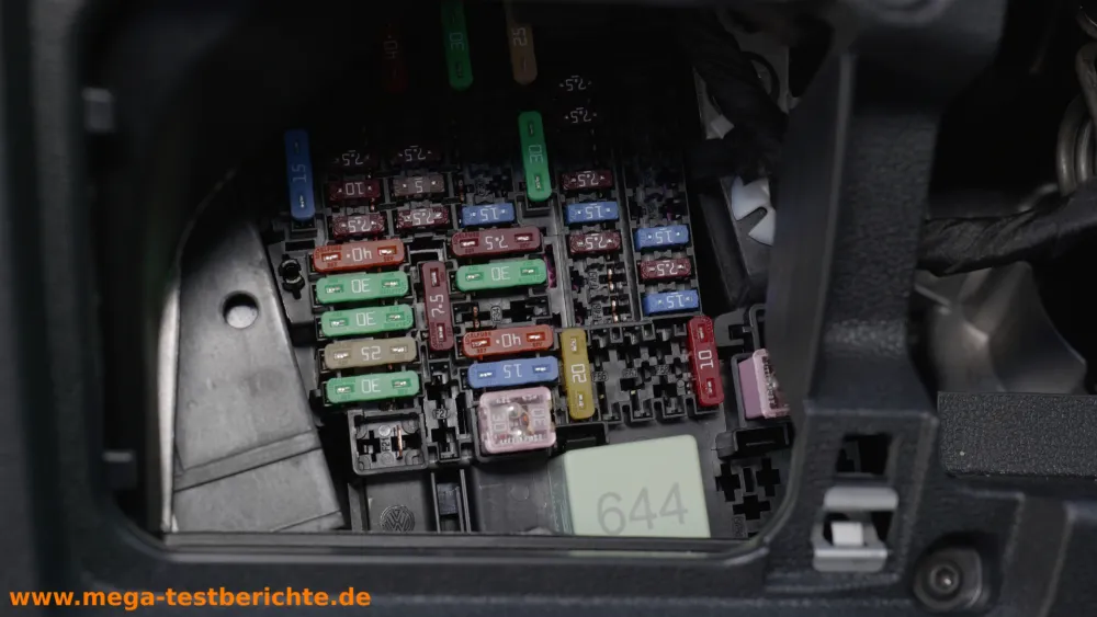 70 Mai T800 Dashcam - Sicherungskasten im Auto