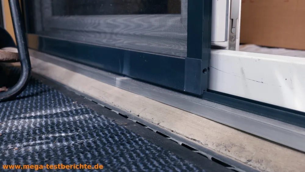 Fliegengitter Schiebetüre - Türe in der Führungsschiene