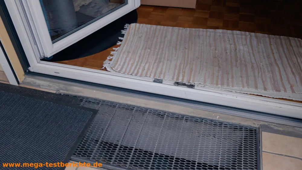 Fliegengitter Schiebetüre - Sockel begradigt