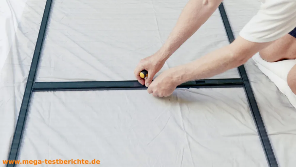 Fliegengitter Schiebetüre - Montage des Gitters