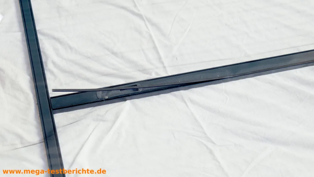 Fliegengitter Schiebetüre - Schutzgitter mit Leiste befestigen