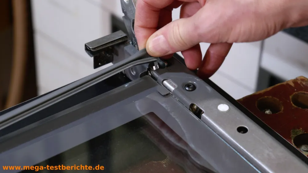 Ofentüre ausbauen - Dichtungsgummi einhängen