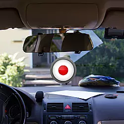 Dashcam im Auto vorne am Rückspiegel